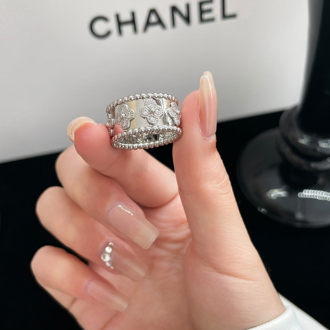¡®Veyra Jewelry¡¯PERLEE DIAMOND LARGE RING