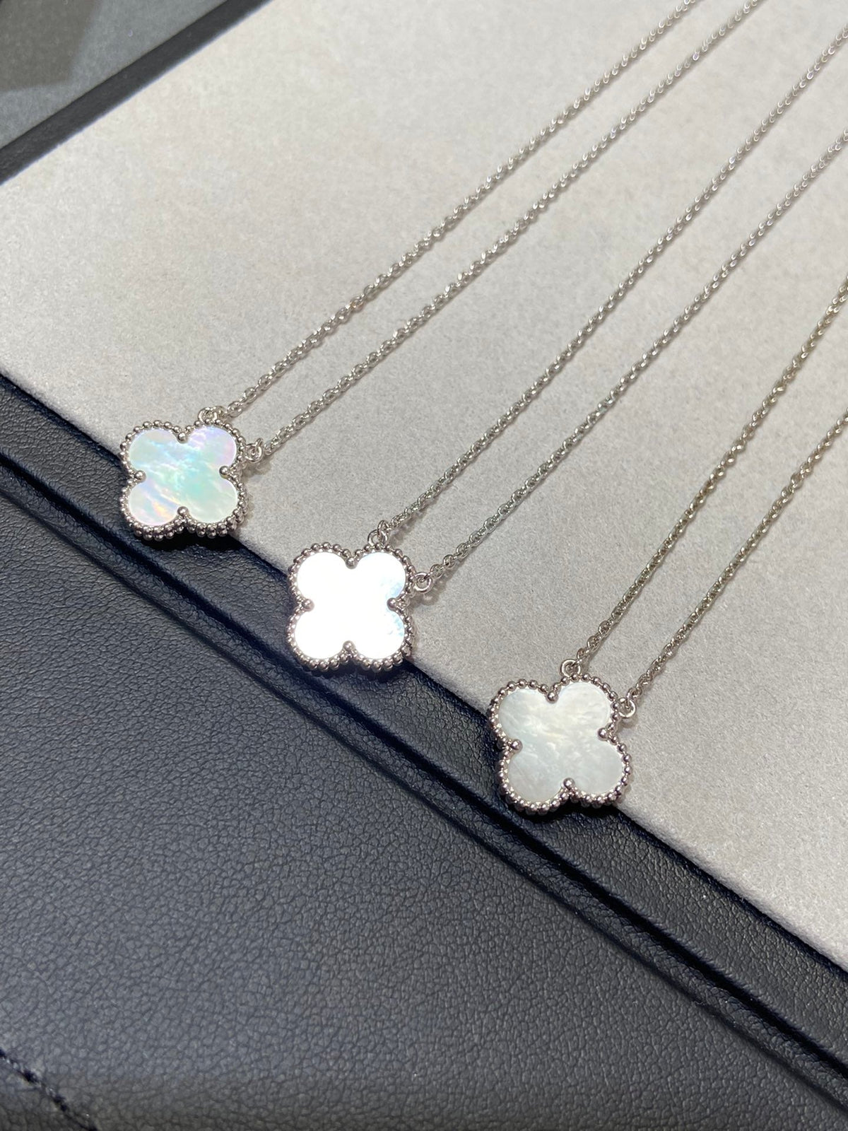 ¡®Veyra Jewelry¡¯CLOVER MEDIUM SILVER WHITE MOP NECKLACE