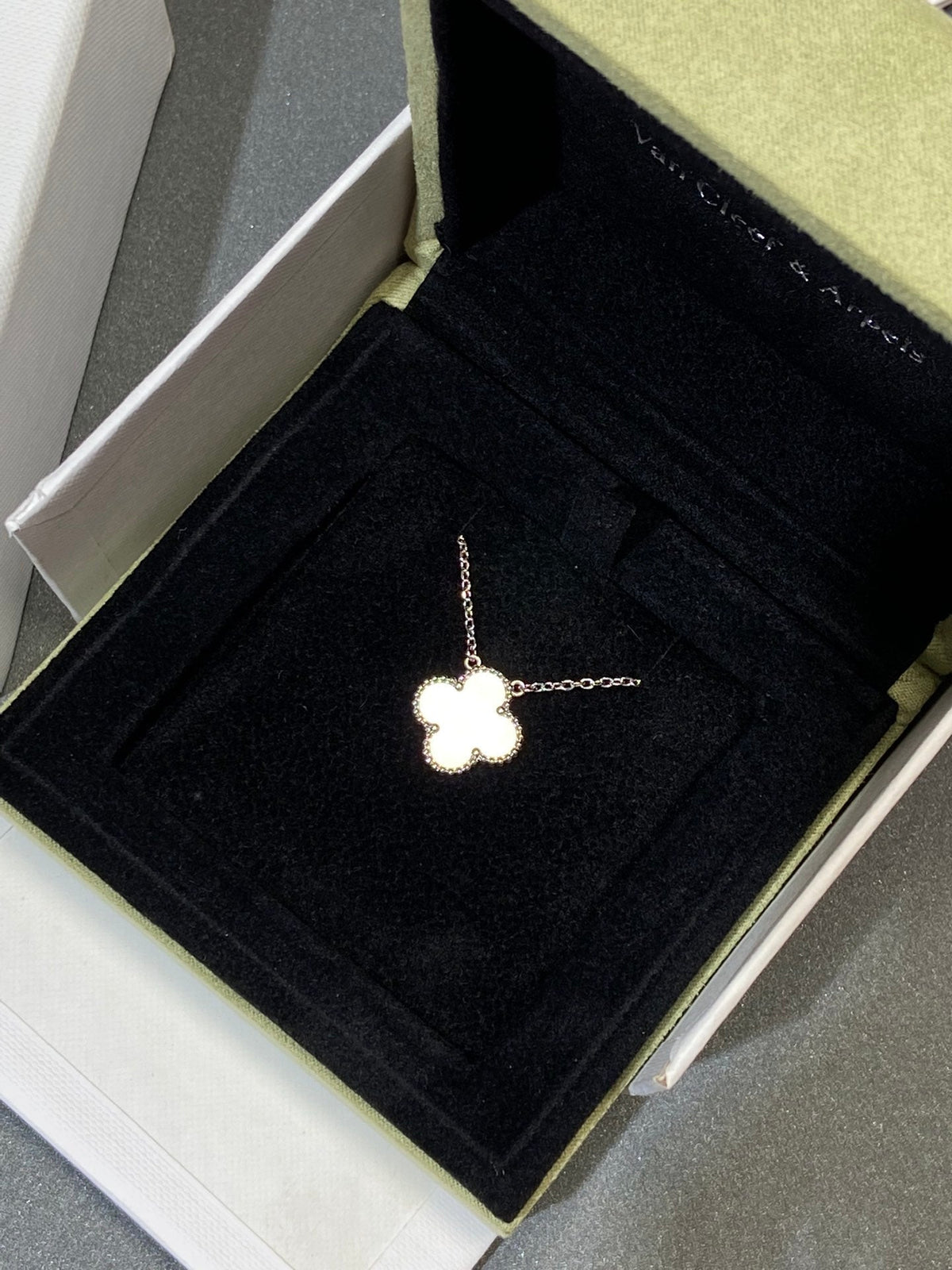 ¡®Veyra Jewelry¡¯CLOVER MEDIUM SILVER WHITE MOP NECKLACE
