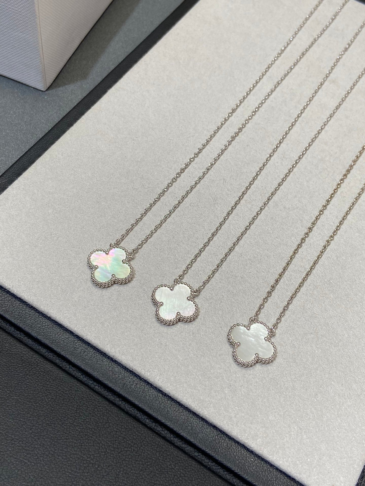 ¡®Veyra Jewelry¡¯CLOVER MEDIUM SILVER WHITE MOP NECKLACE