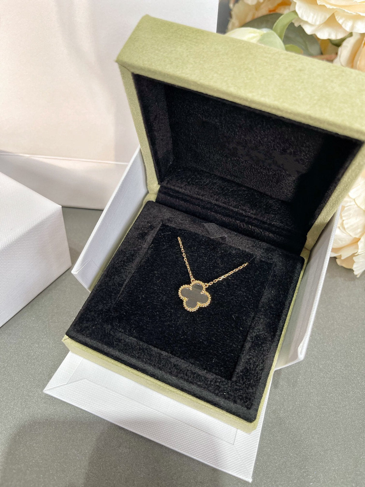 ¡®Veyra Jewelry¡¯CLOVER ROCK CRYSTAL ROSE GOLD NECKLACE