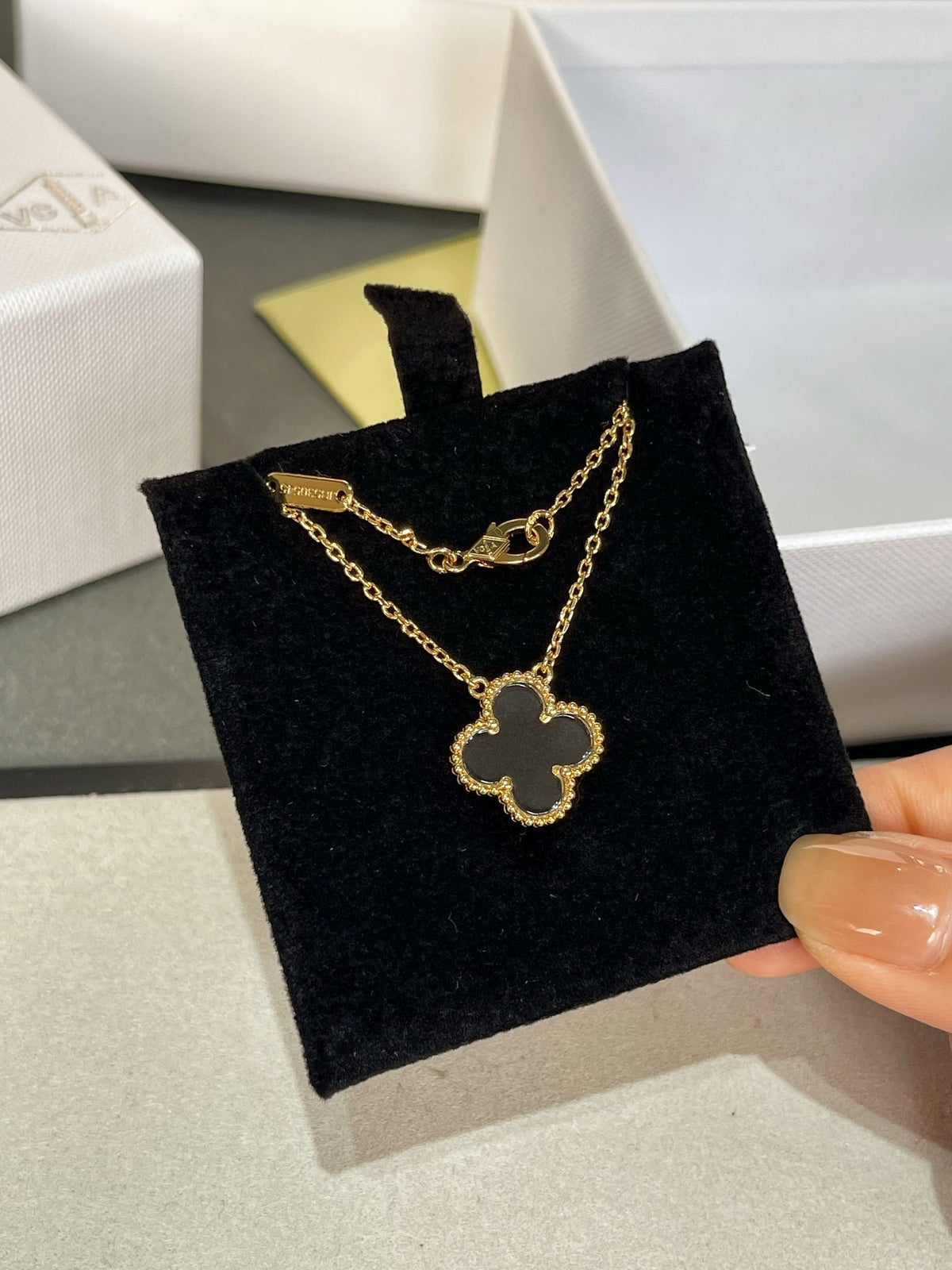 ¡®Veyra Jewelry¡¯CLOVER ROCK CRYSTAL ROSE GOLD NECKLACE