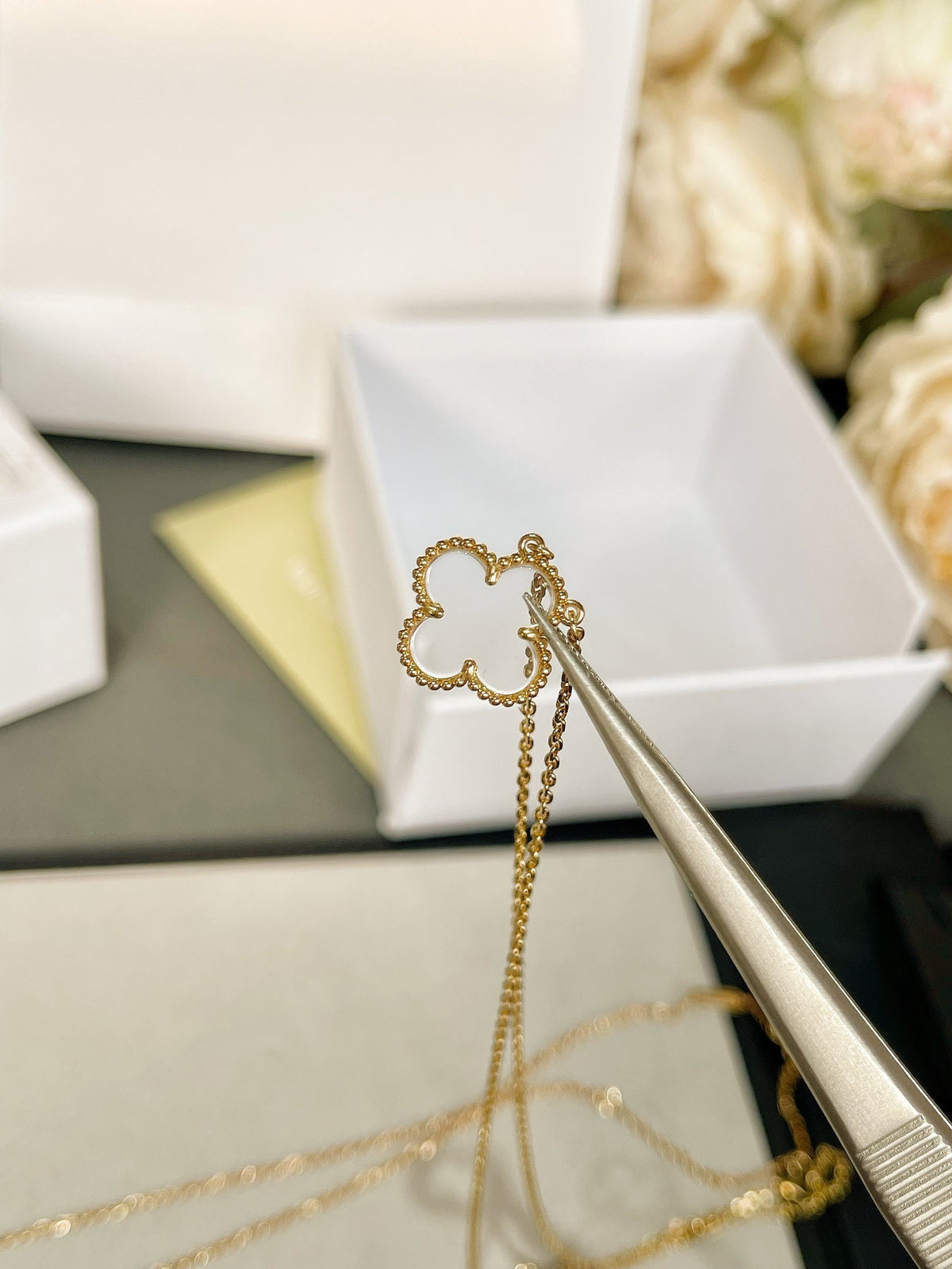 ¡®Veyra Jewelry¡¯CLOVER ROCK CRYSTAL ROSE GOLD NECKLACE