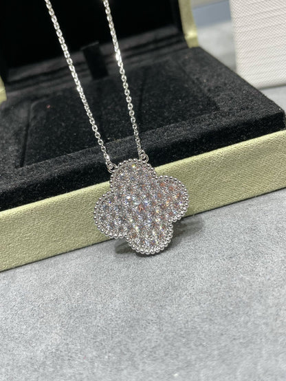 ¡®Veyra Jewelry¡¯CLOVER 25MM LARGE PENDANT DIAMOND PAVED SILVER NECKLACE
