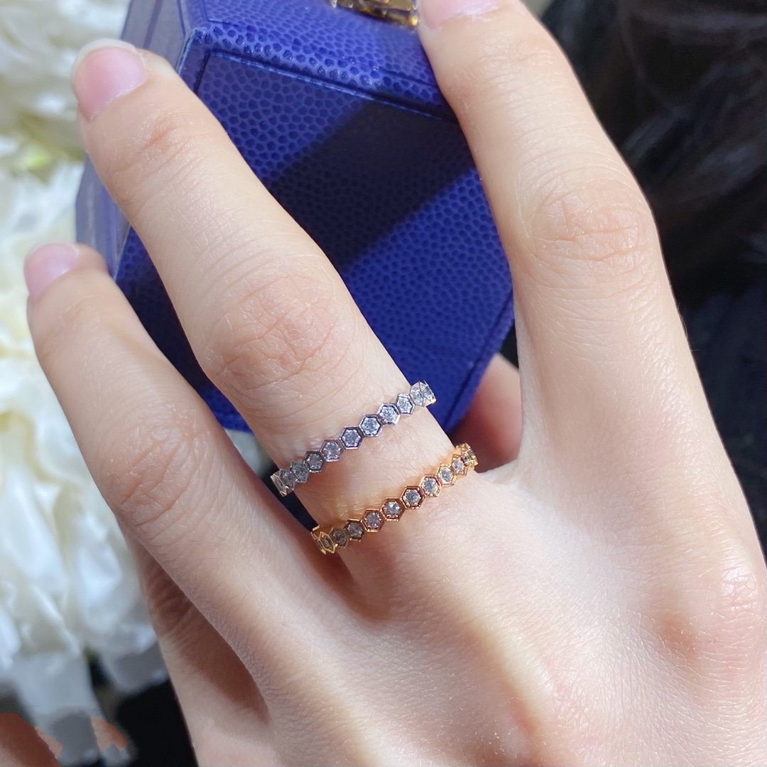 ¡®Veyra Jewelry¡¯BEE LOVE DIAMOND PAVED SMALL RING