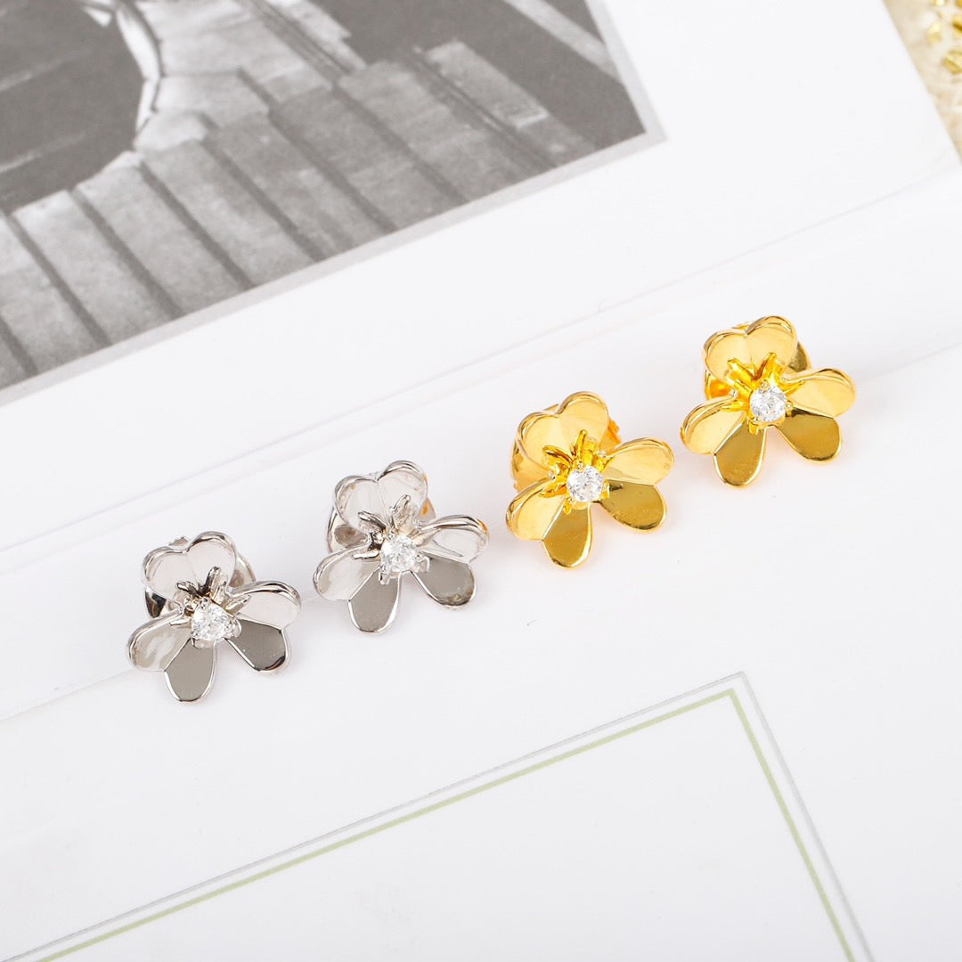 ¡®Veyra Jewelry¡¯FRIVOLE MINI FLOWER EARRINGS