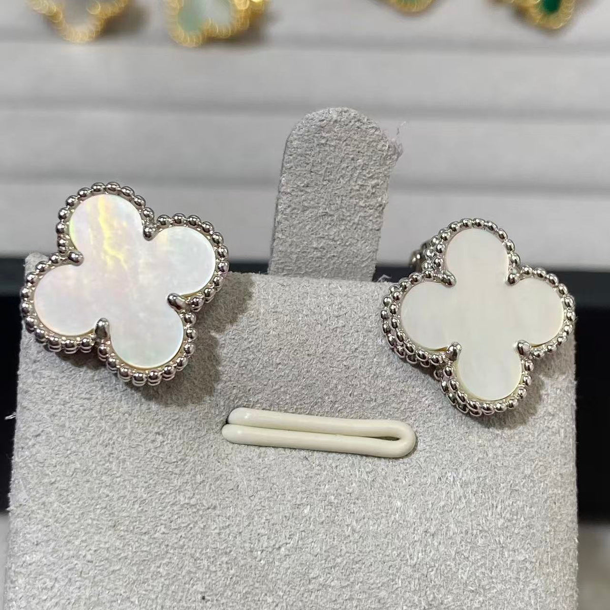 [Veyra Jewelry] CLOVER LARGE (20mm) 1 MOTIFS WHITE MOP STUD EARRINGS