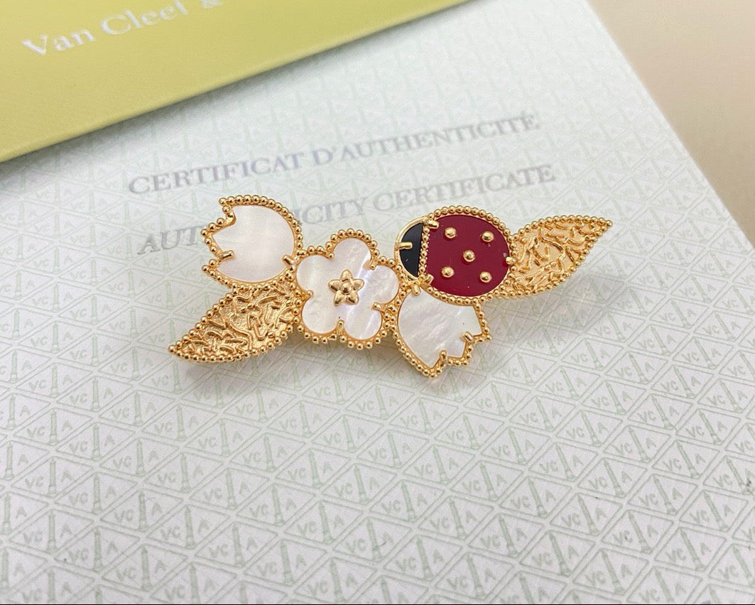 [Veyra Jewelry] Petal Leaf Ladybug Brooch