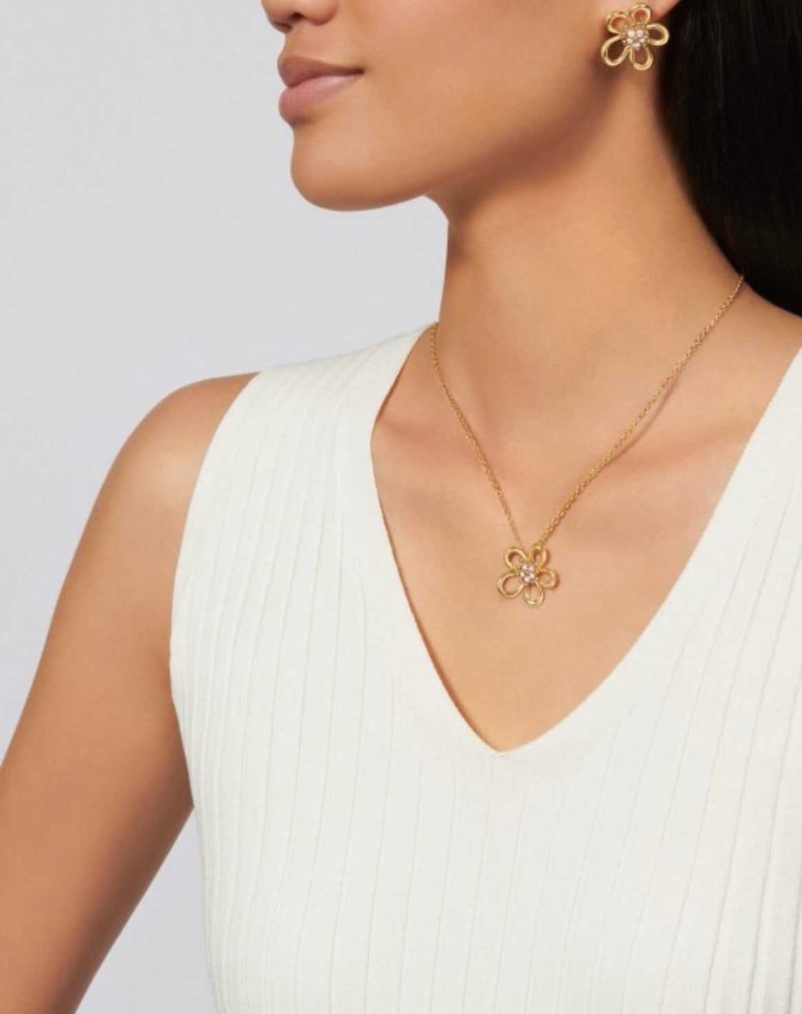 [Veyra Jewelry] Flower Jewelry Set with Diamond Center