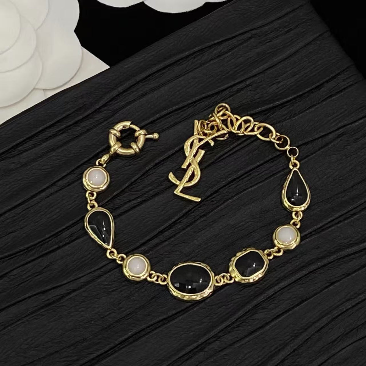 ¡®Veyra JewelryCabochon Stone Bracelet