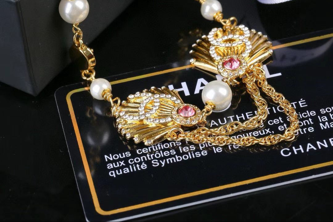 [Veyra Jewelry]Vintage Fan Motif Double CC Crystal & Pearl Necklace