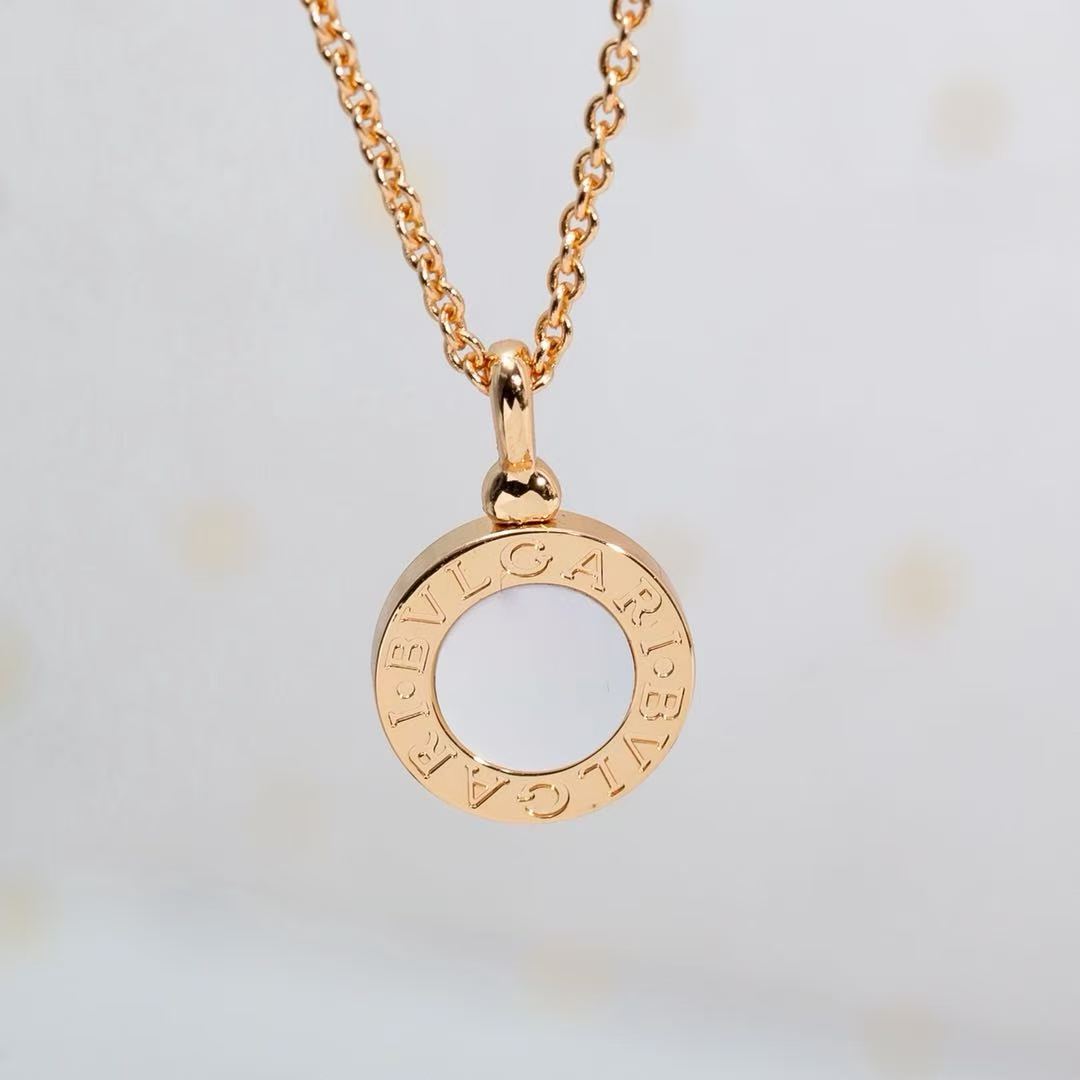 [Veyra Jewelry] T  Round Double-Sided Mother-of-Pearl Necklace