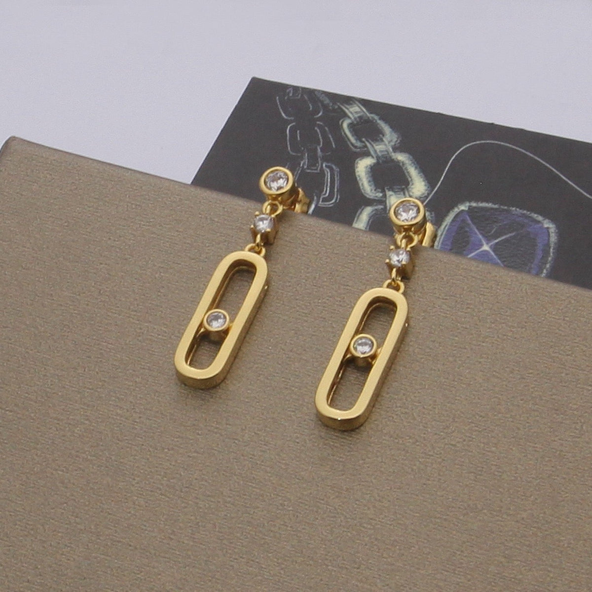 [Veyra Jewelry] Move Uno Drop Earrings, Movable Stone