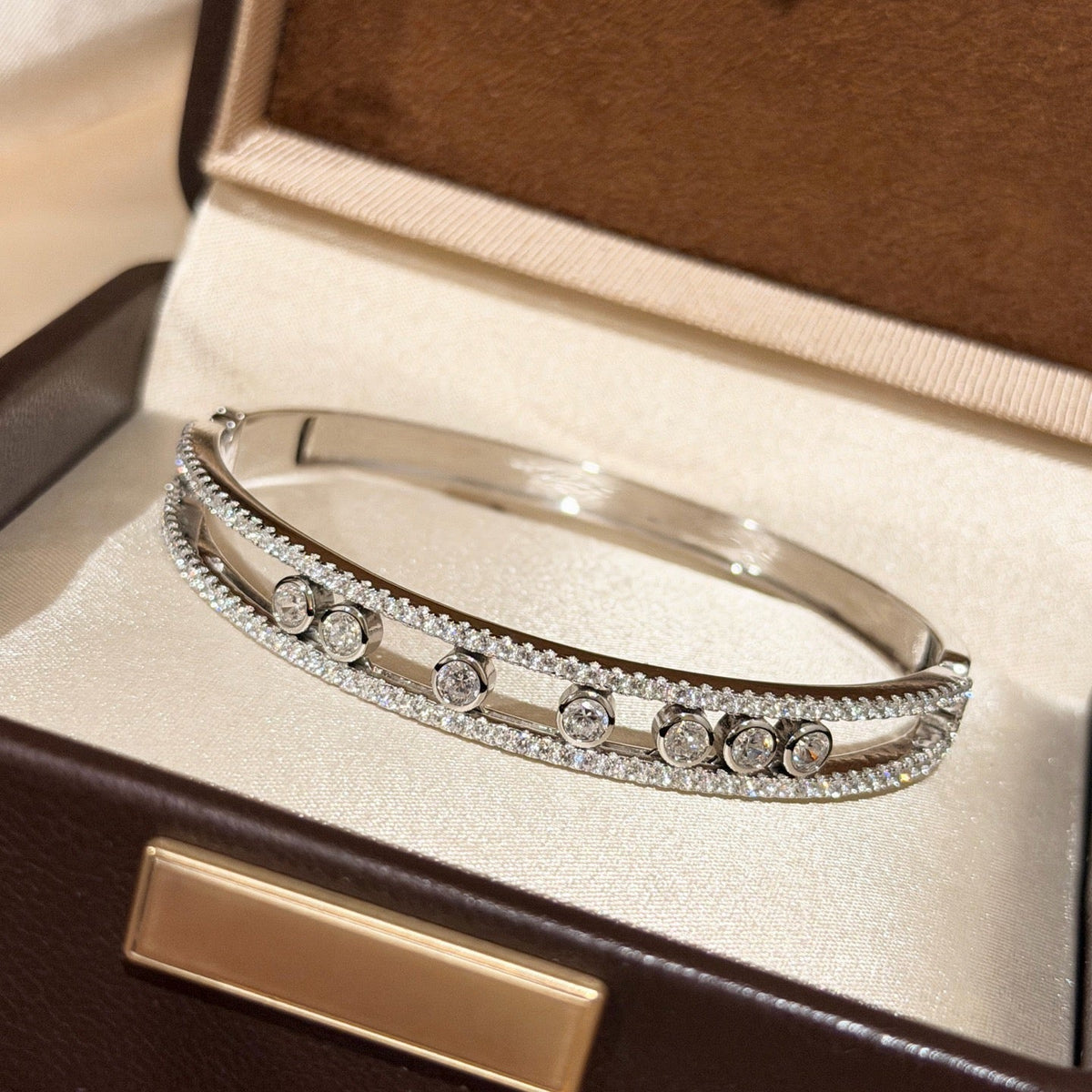 [Veyra Jewelry]Move Classique 7‑Moving‑Diamond Bangle, Double‑Row Pavé Setting