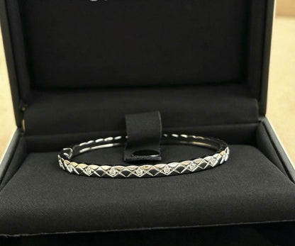¡®Veyra Jewelry¡¯CoCo Crush Thin Mini Diamond‑Set Quilted Bangle