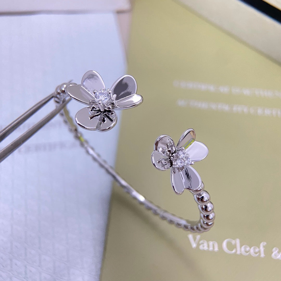 ¡®Veyra Jewelry¡¯Frivole Two‑Flower Open Bangle,