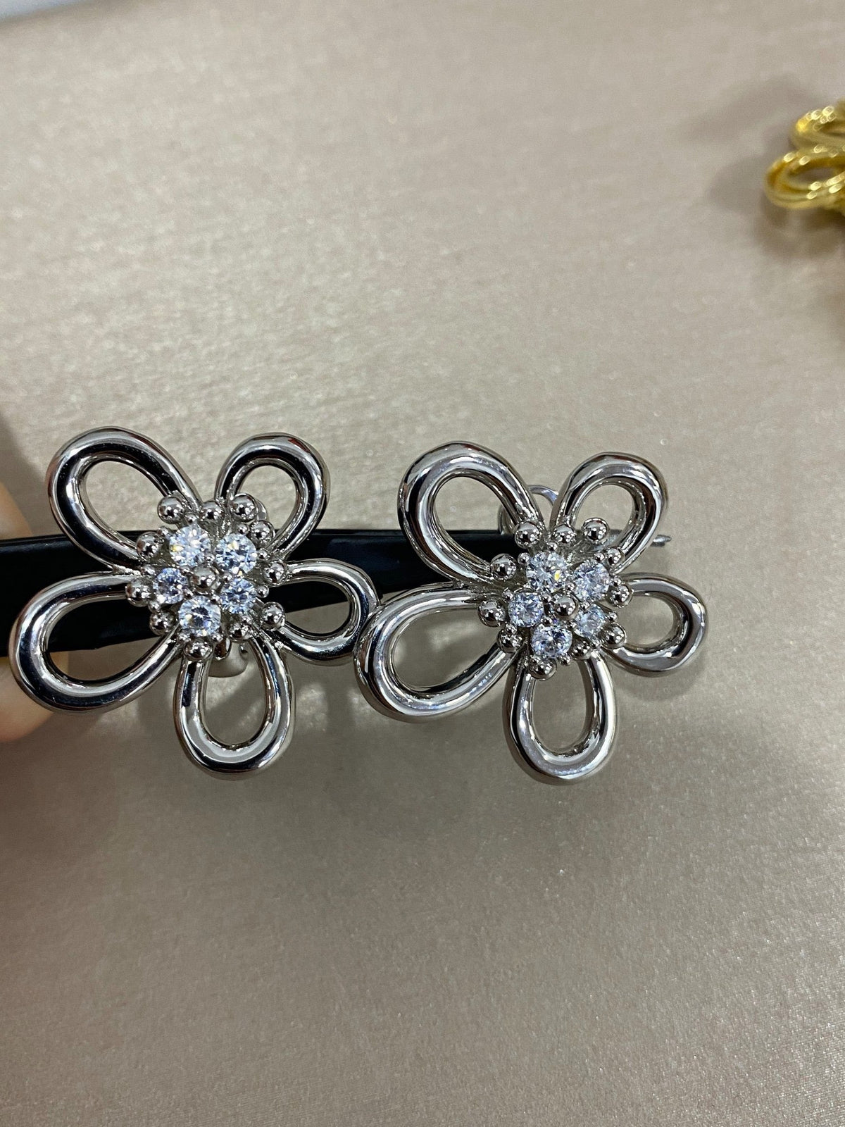 [Veyra Jewelry]Flowerlace Stud Earrings,