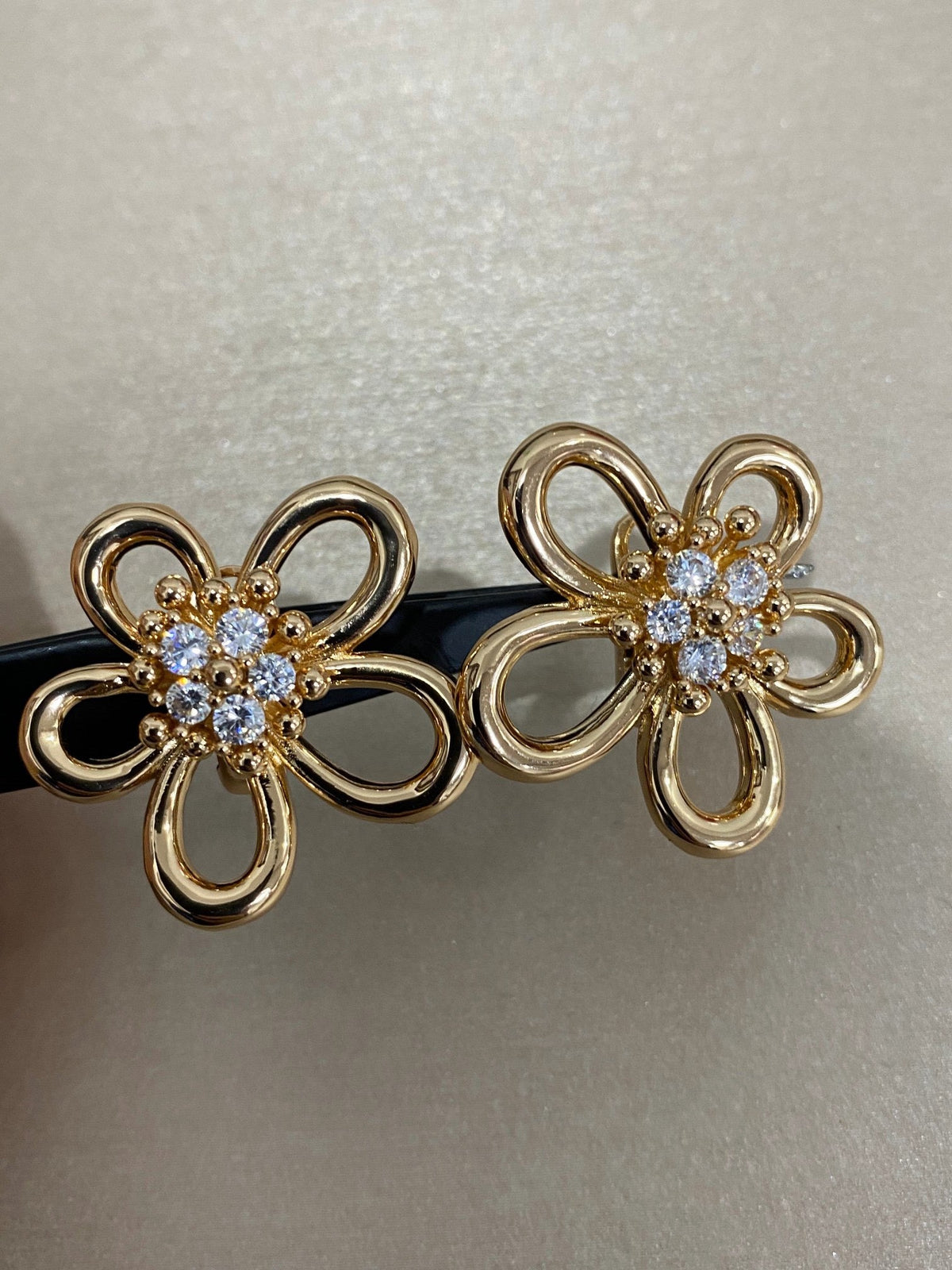 [Veyra Jewelry]Flowerlace Stud Earrings,
