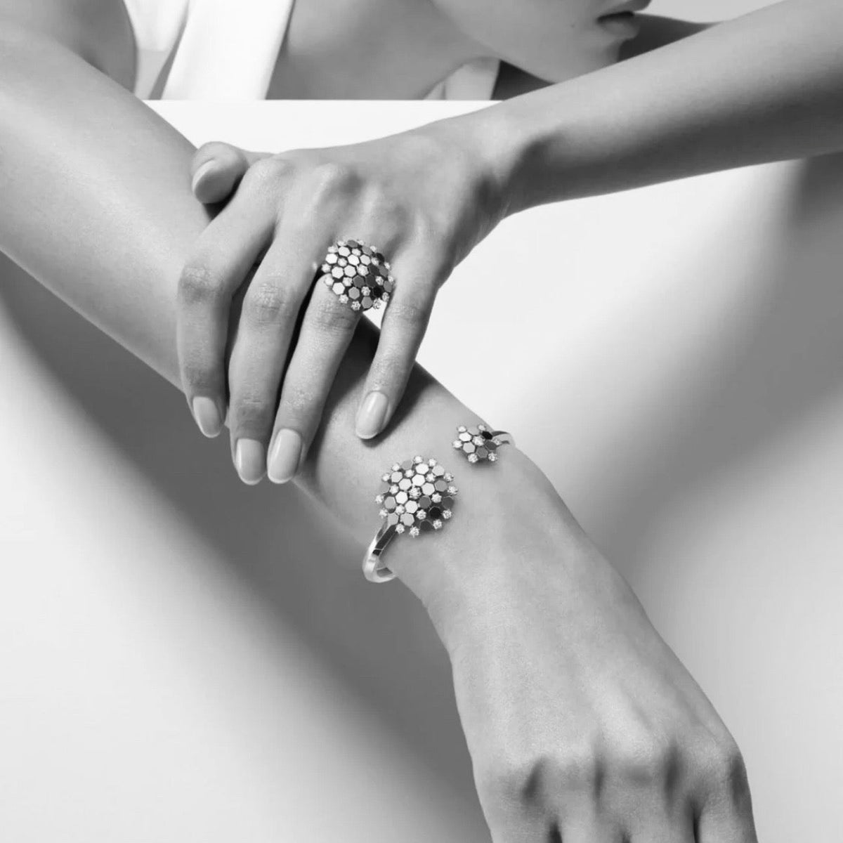 ¡®Veyra Jewelry¡¯ Honeycomb Diamond Open Bangle