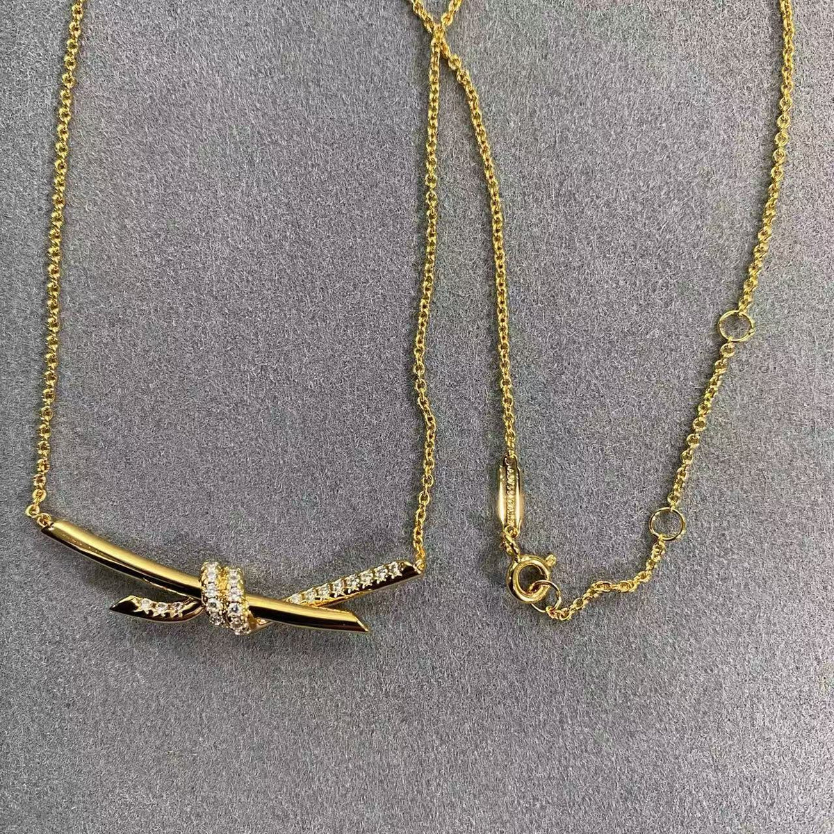 [Veyra Jewelry]T House Diamond-Studded Knot Necklace