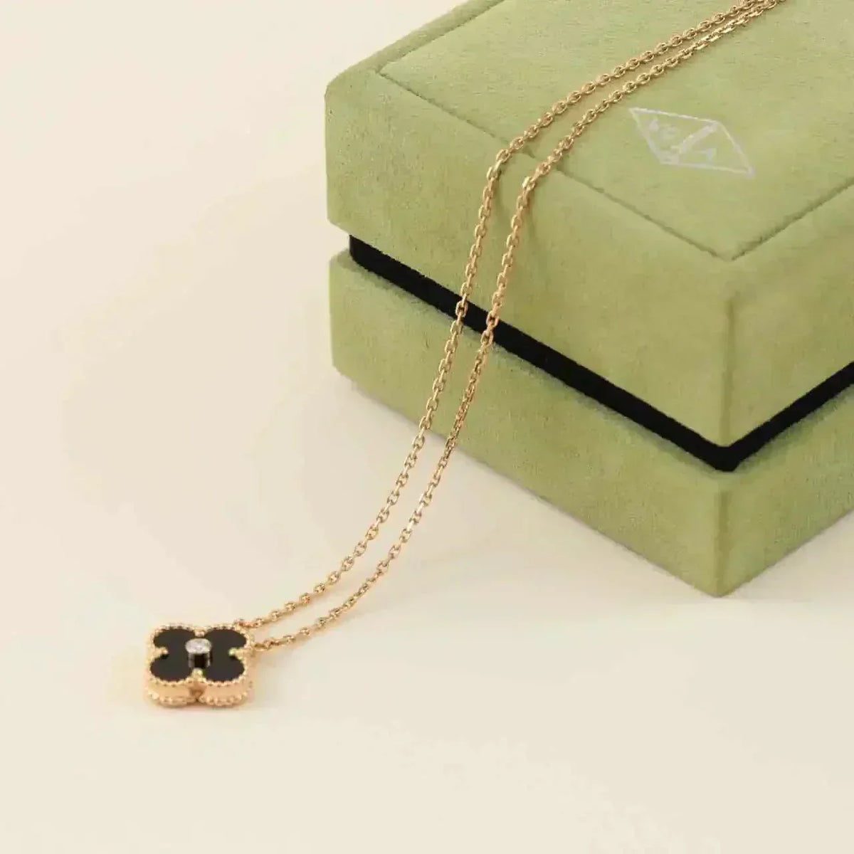 ¡®Veyra Jewelry¡¯CLOVER 15MM DIAMOND ONYX NECKLACE