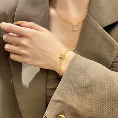 ¡®Veyra Jewelry¡¯LOGO STAR MOTIF GOLD BRACELET