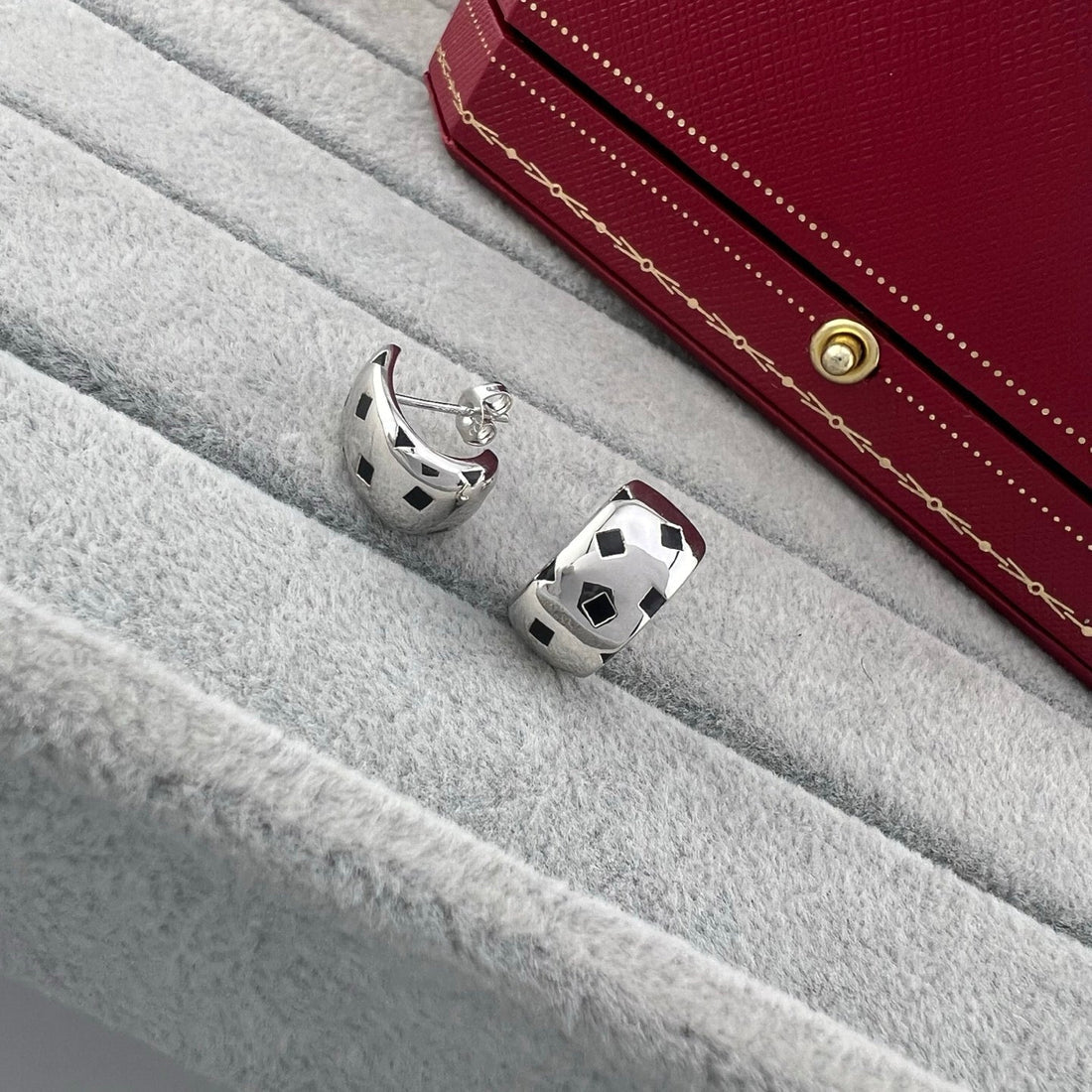 ¡®Veyra Jewelry¡¯ Dice Stud Earrings