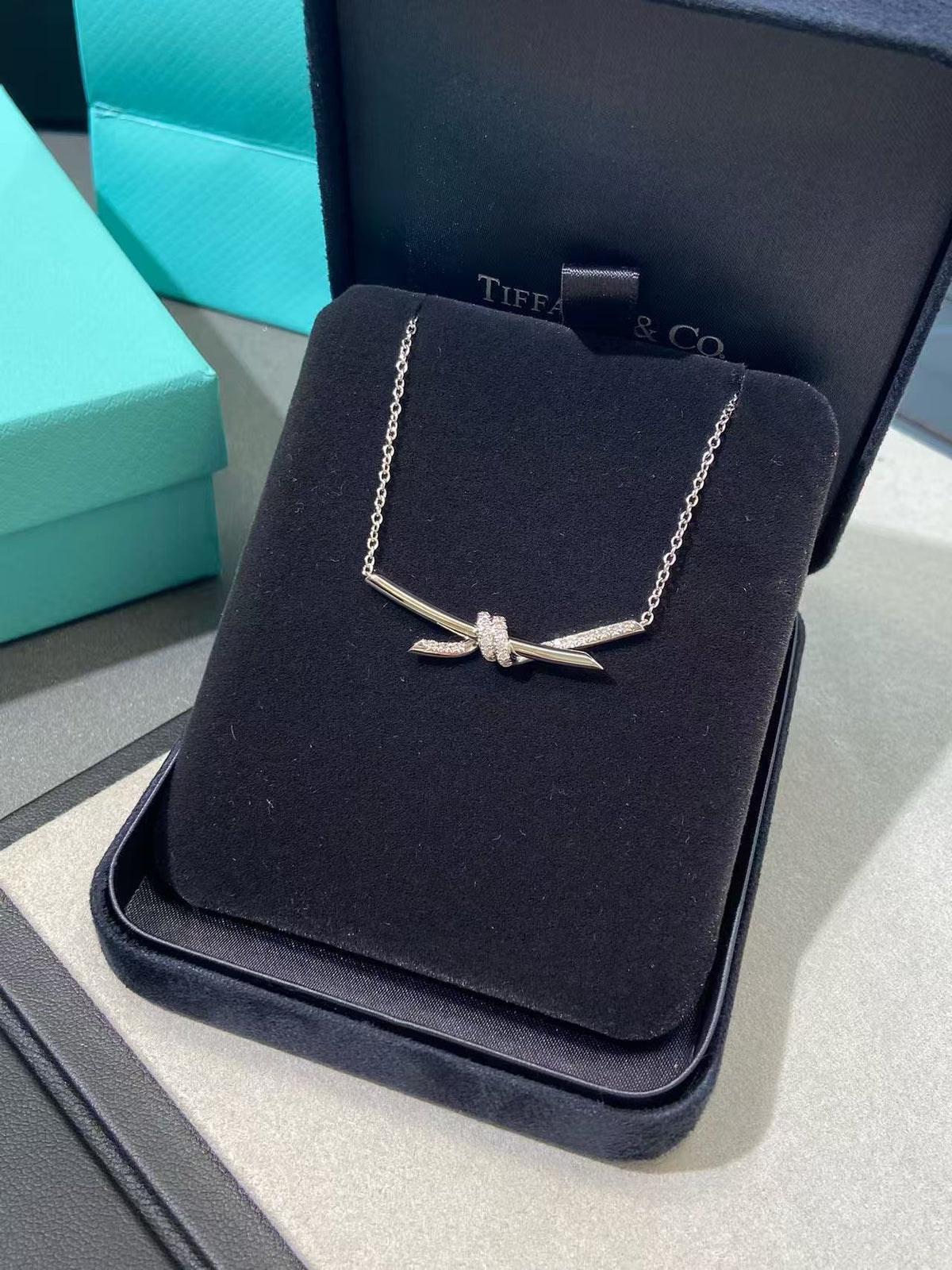 [Veyra Jewelry]T House Diamond-Studded Knot Necklace