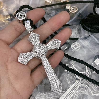 ¡®Veyra Jewelry¡¯Pave Cross Pendant Necklace