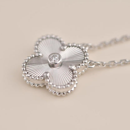 ¡®Veyra Jewelry¡¯CLOVER  15MM DIAMOND LASER NECKLACE SILVER