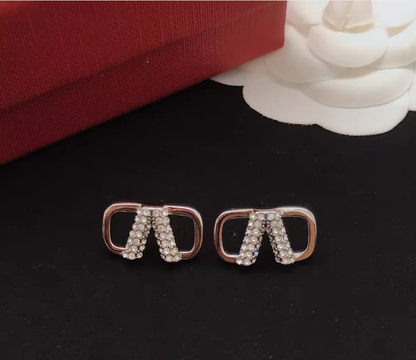 [Veyra Jewelry]V-shaped stud earrings