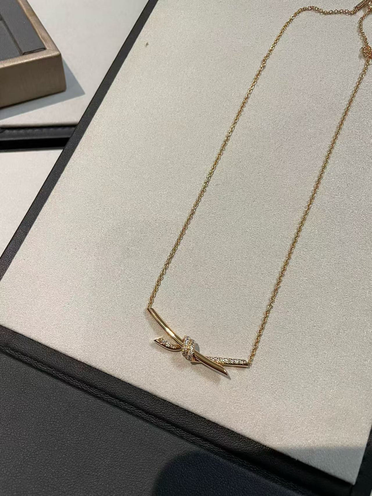 [Veyra Jewelry]T House Diamond-Studded Knot Necklace