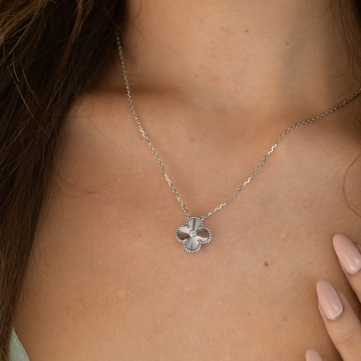 ¡®Veyra Jewelry¡¯CLOVER  15MM DIAMOND LASER NECKLACE SILVER