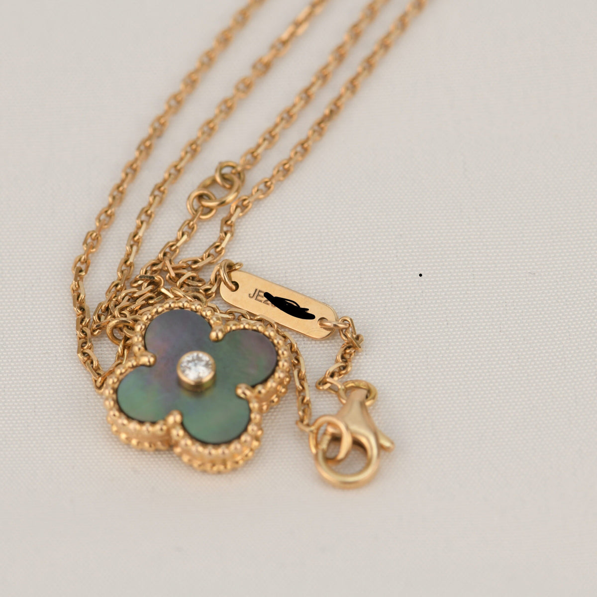 ¡®Veyra Jewelry¡¯CLOVER 15MM DIAMOND AND MOTHER-OF-GREY NECKLACE