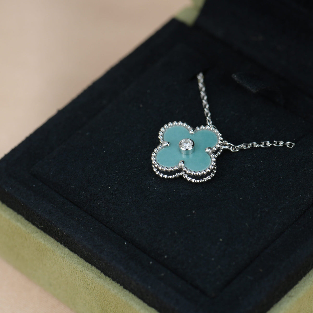 ¡®Veyra Jewelry¡¯CLOVER 15MM DIAMOND SVRES PORCELAIN  NECKLACE SILVER