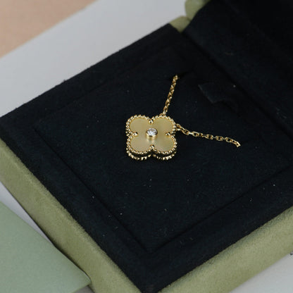 ¡®Veyra Jewelry¡¯CLOVER 15MM DIAMOND GOLD MOTHER OF PEARL NECKLACE