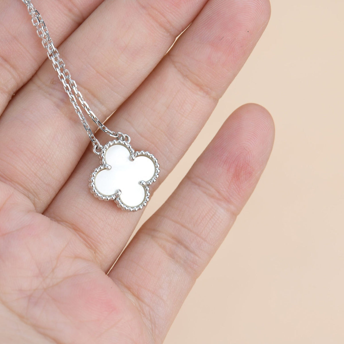 ¡®Veyra Jewelry¡¯CLOVER  15MM WHITE MOTHER-OF-PEARL SILVER