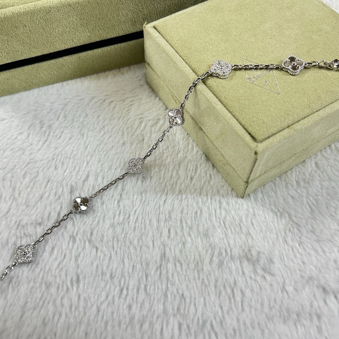 [¡®Veyra Jewelry¡¯]CLOVER 6 MOTIF DIAMOND LASER BRACELET