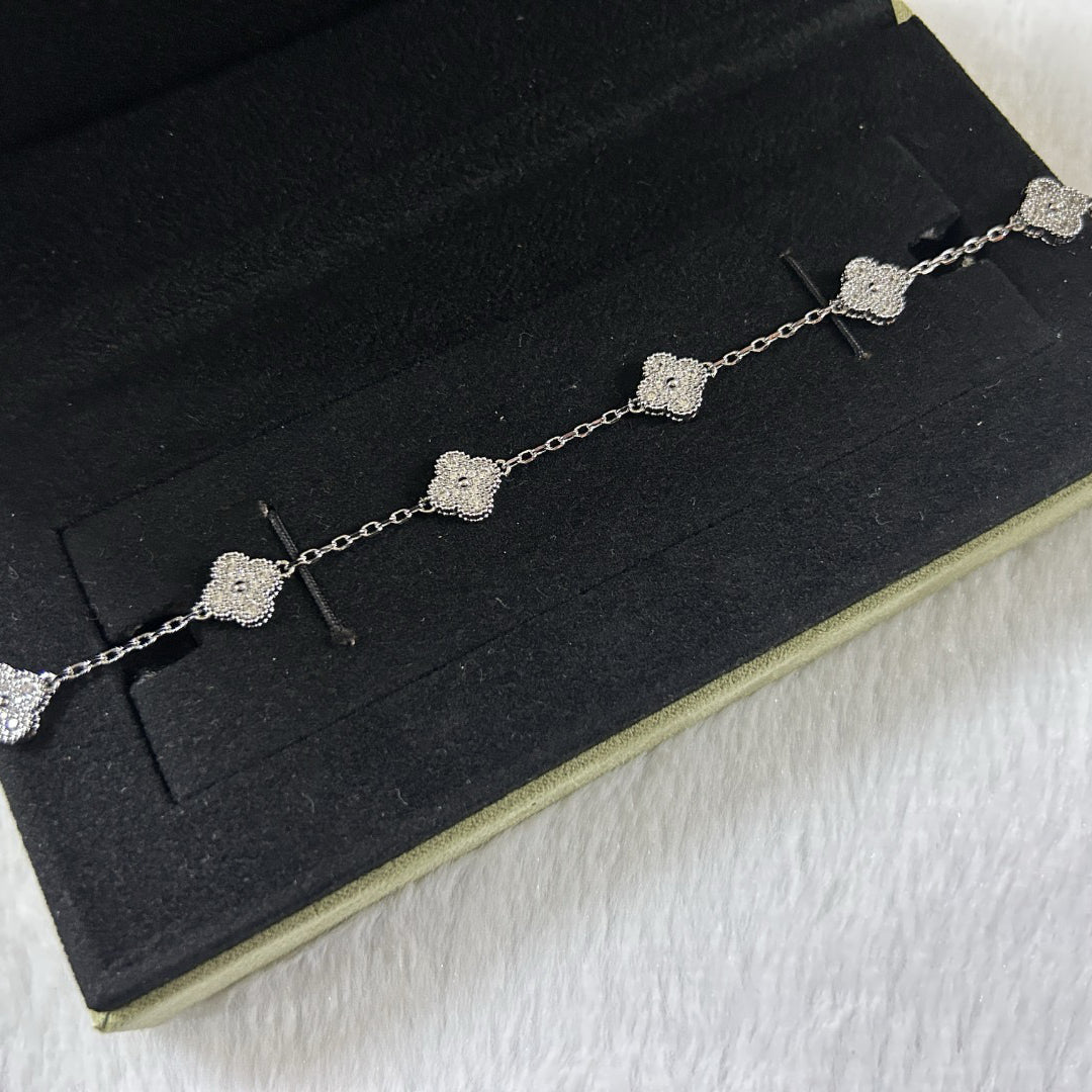 [Veyra Jewelry]New CLOVER 6 MOTIF DIAMOND BRACELET