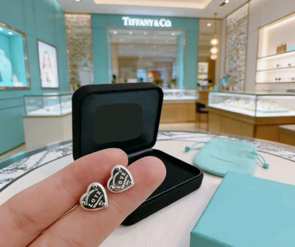 [Veyra Jewelry]New Heart-Shaped Stud Earrings