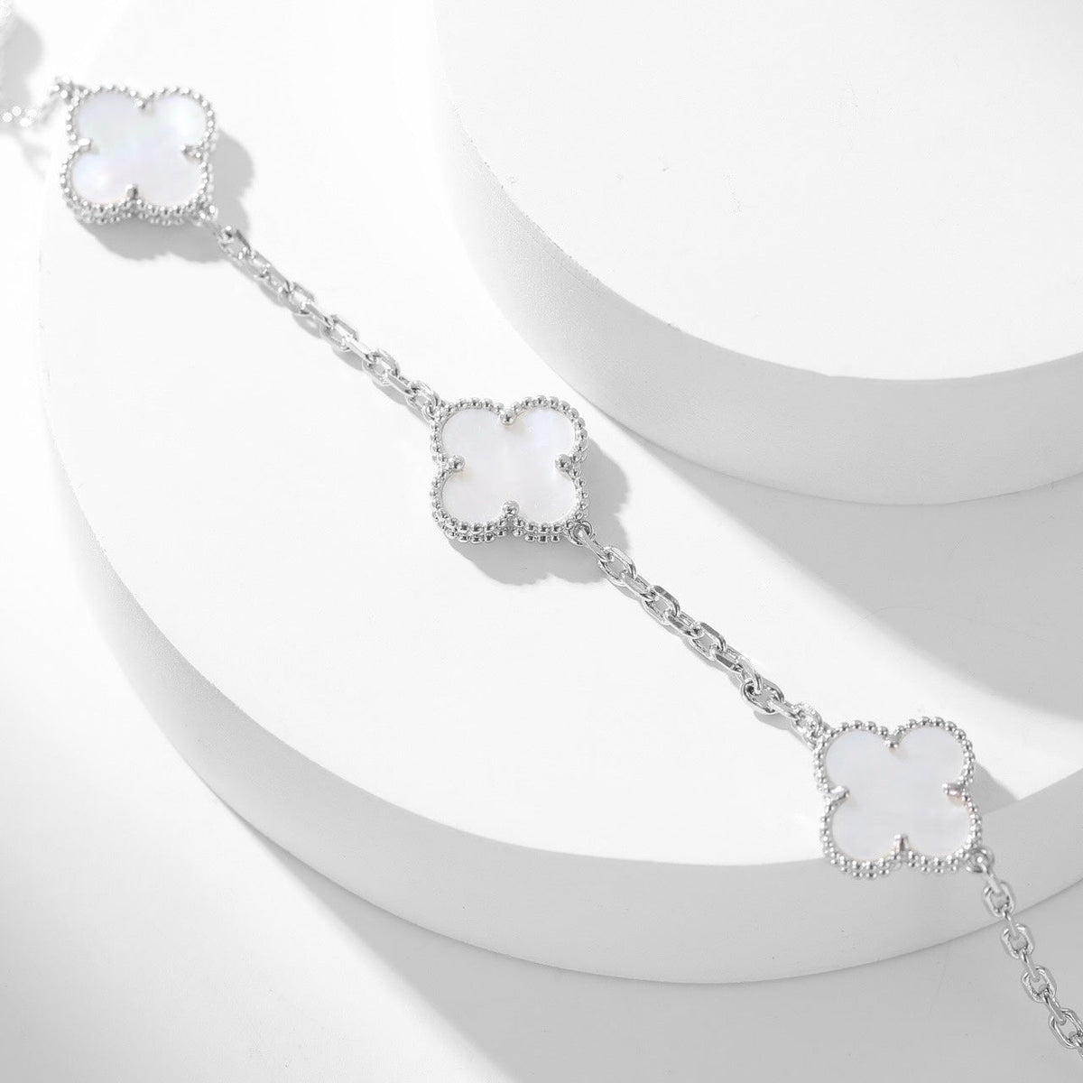 ¡®Veyra Jewelry¡¯CLOVER 10 MOTIFS WHITE MOTHER OF PEARL NECKLACE