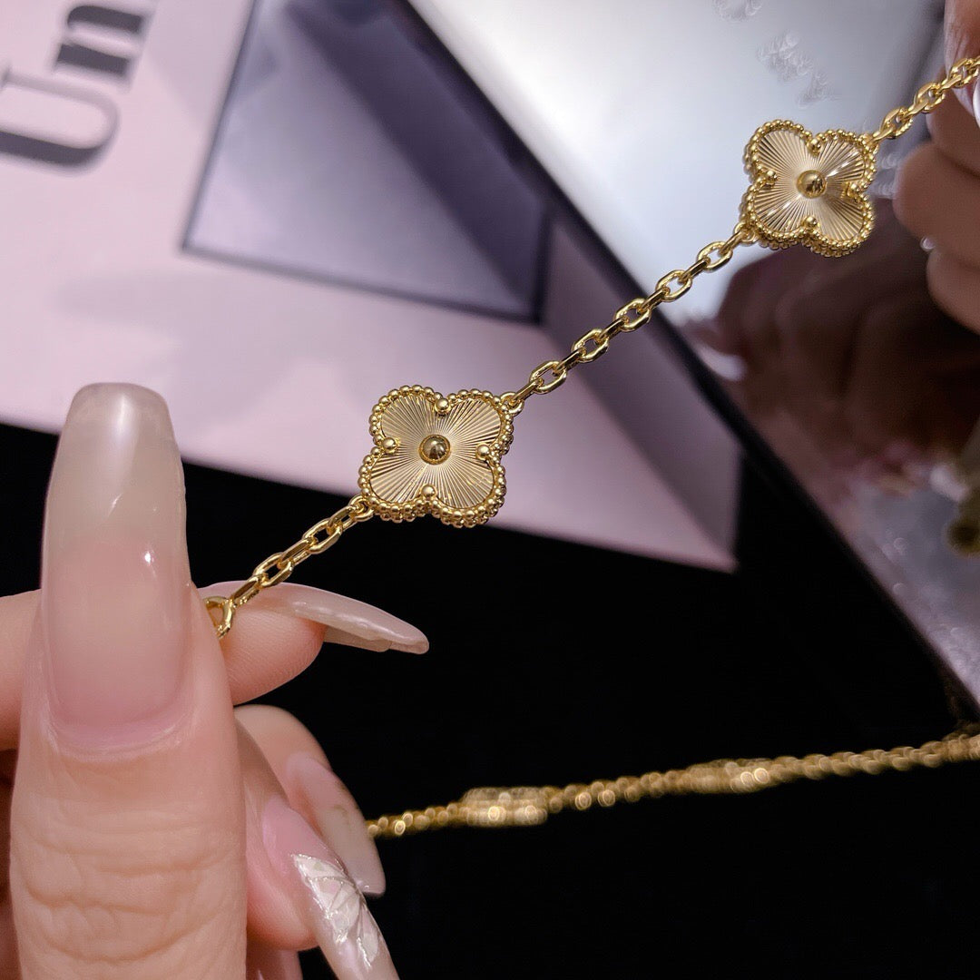¡®Veyra Jewelry¡¯CLOVER 10 MOTIFS LASER NECKLACE