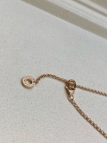 [Veyra Jewelry] A necklace with ten white fritillary pearls