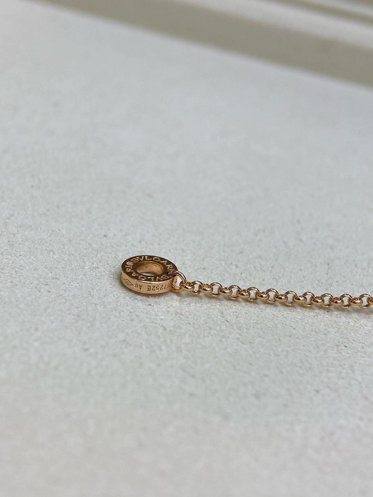 [Veyra Jewelry] A necklace with ten white fritillary pearls