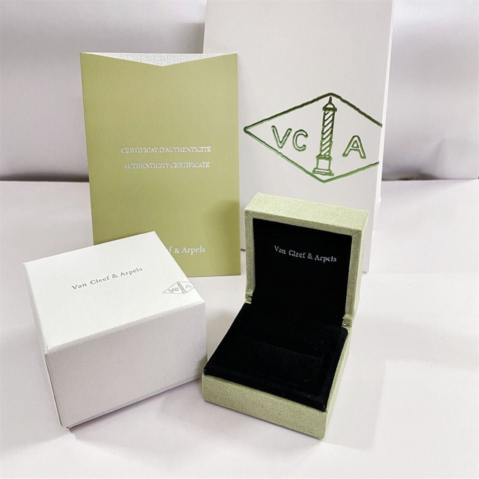 ¡®Veyra Jewelry¡¯VA CLOVER BRACELET NECKLACE RING BOX GIFT BAG