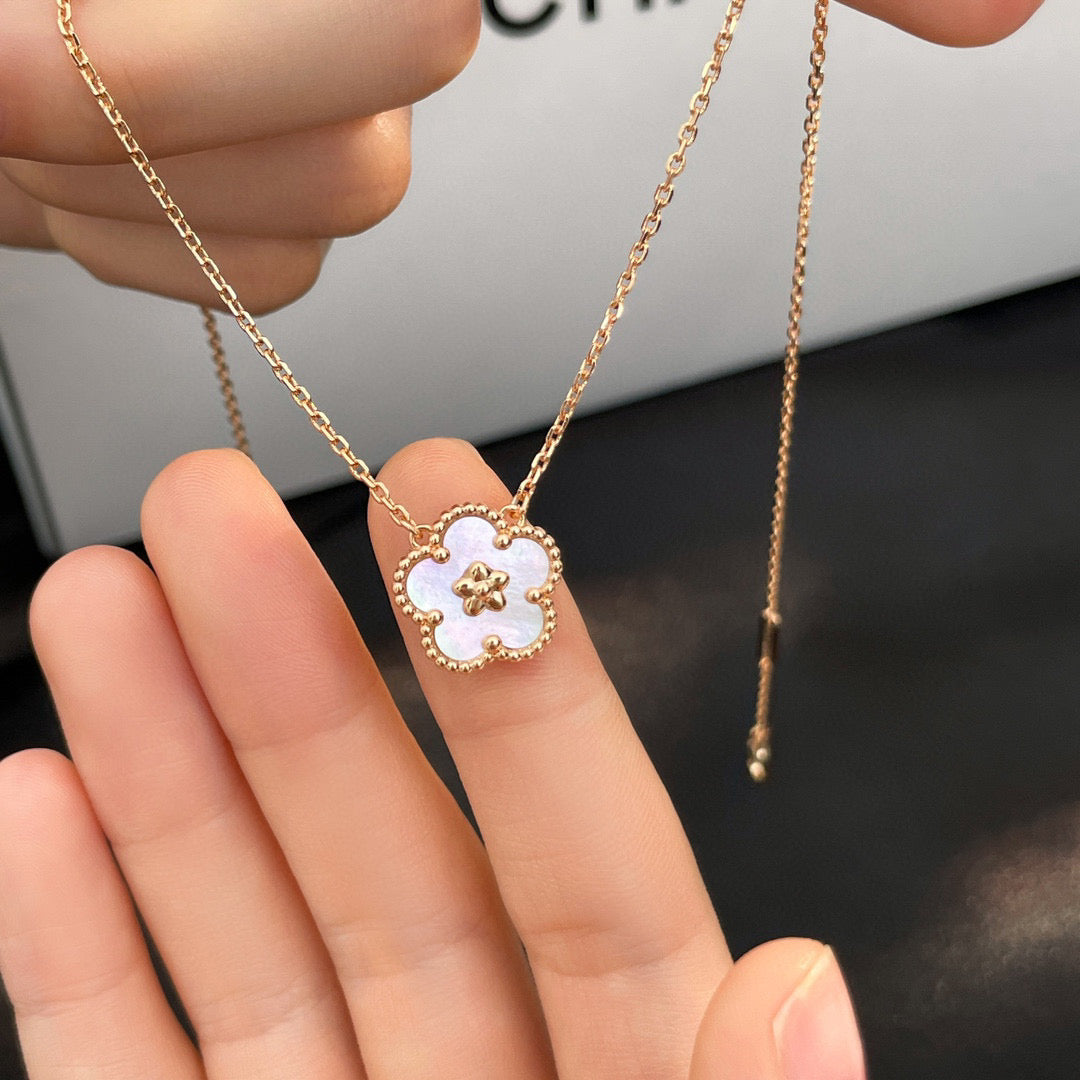 ¡®Veyra Jewelry¡¯LUCKY  WHITE MOP  PLUM BLOSSOM NECKLACE