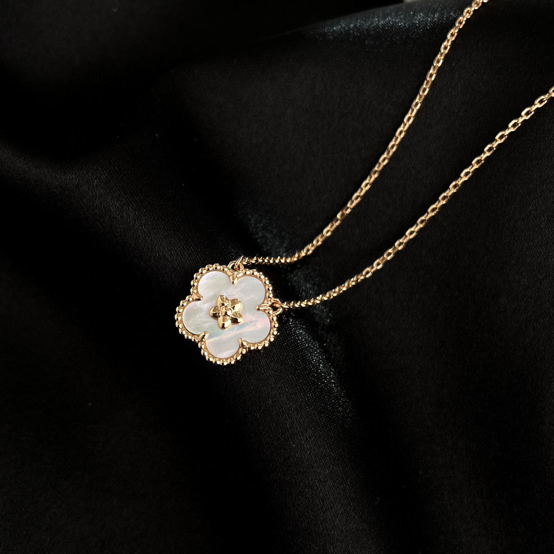 ¡®Veyra Jewelry¡¯LUCKY  WHITE MOP  PLUM BLOSSOM NECKLACE