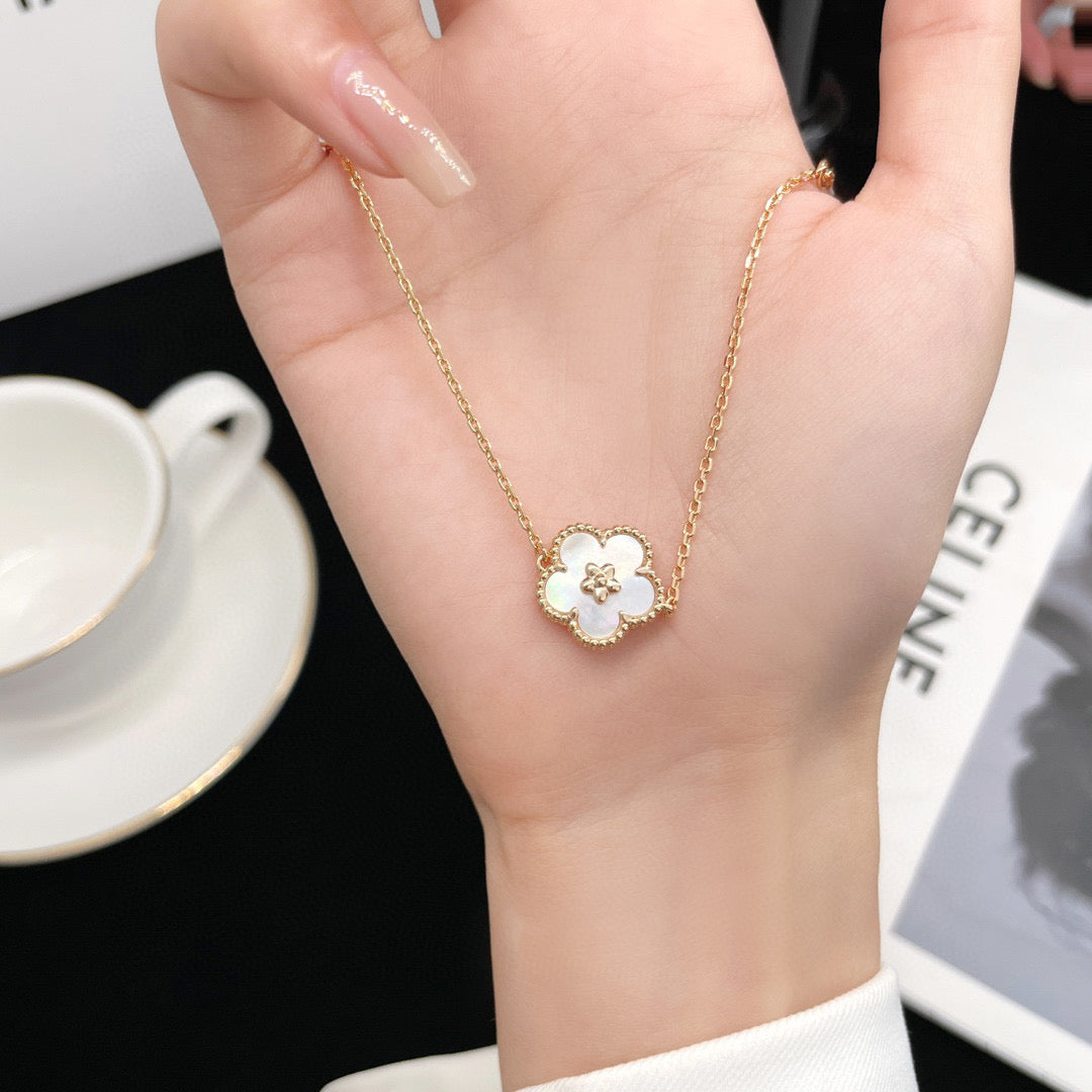 ¡®Veyra Jewelry¡¯LUCKY WHITE MOP PLUM BLOSSOM  BRACELET