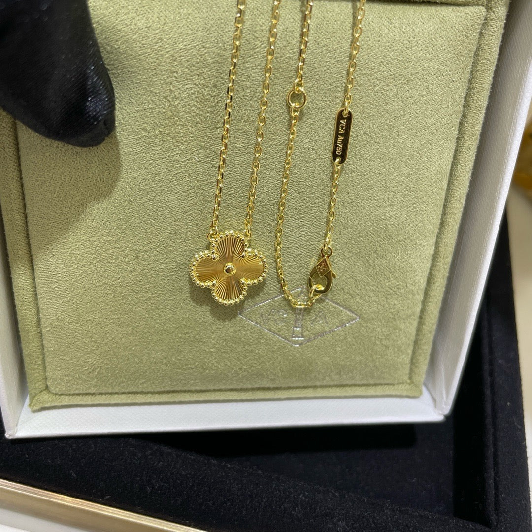 ¡®Veyra Jewelry¡¯CLOVER 15MM LASER NECKLACE
