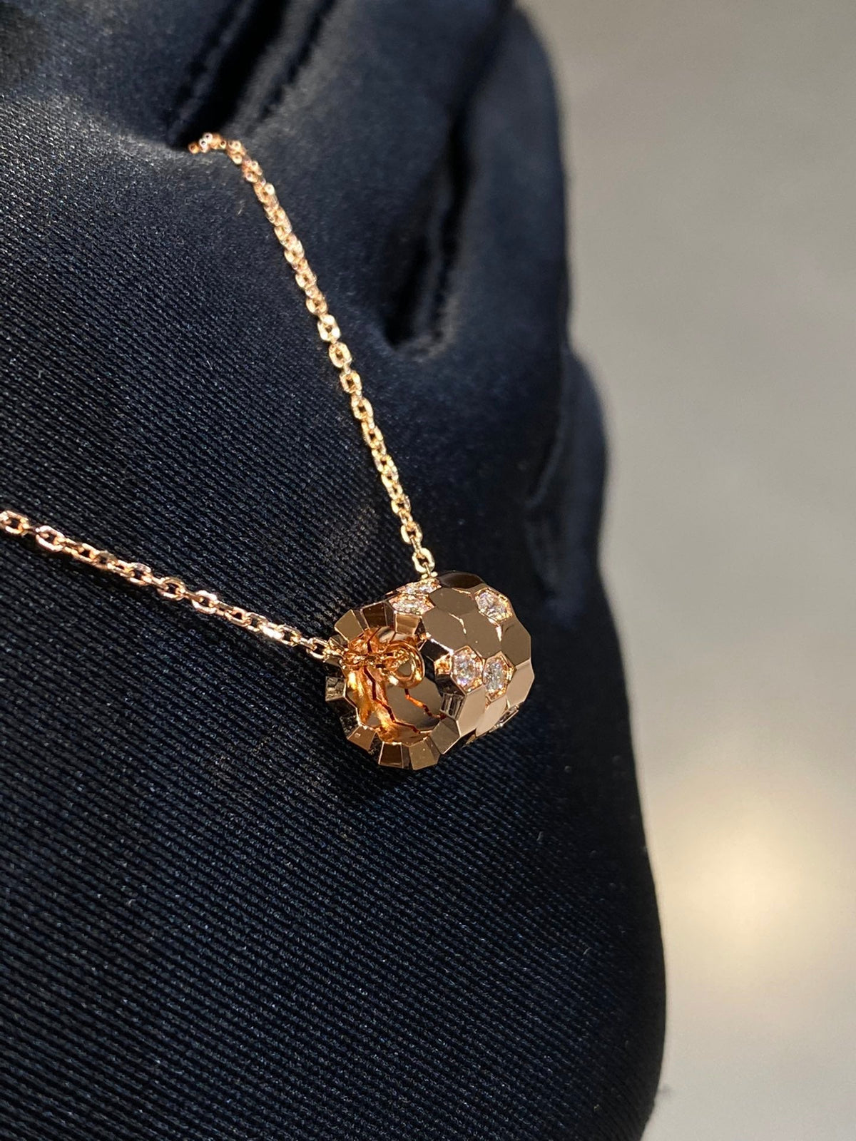 ¡®Veyra Jewelry¡¯BEE LOVE DIAMOND NECKLACE
